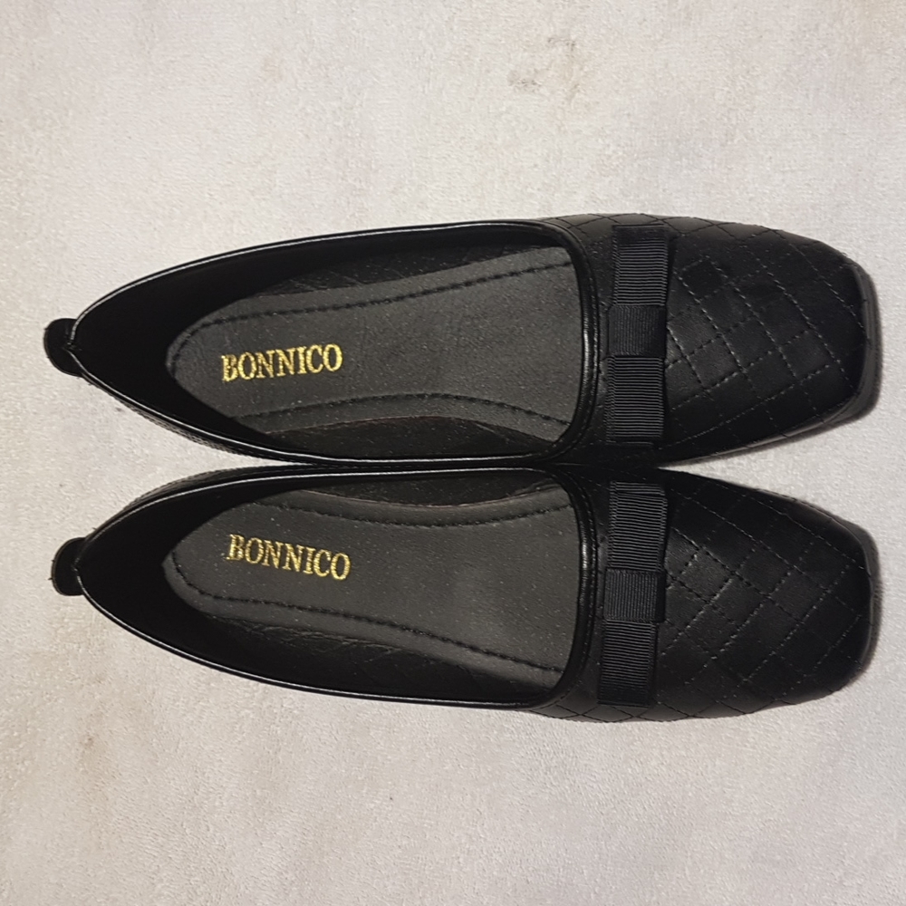 Ladies flats